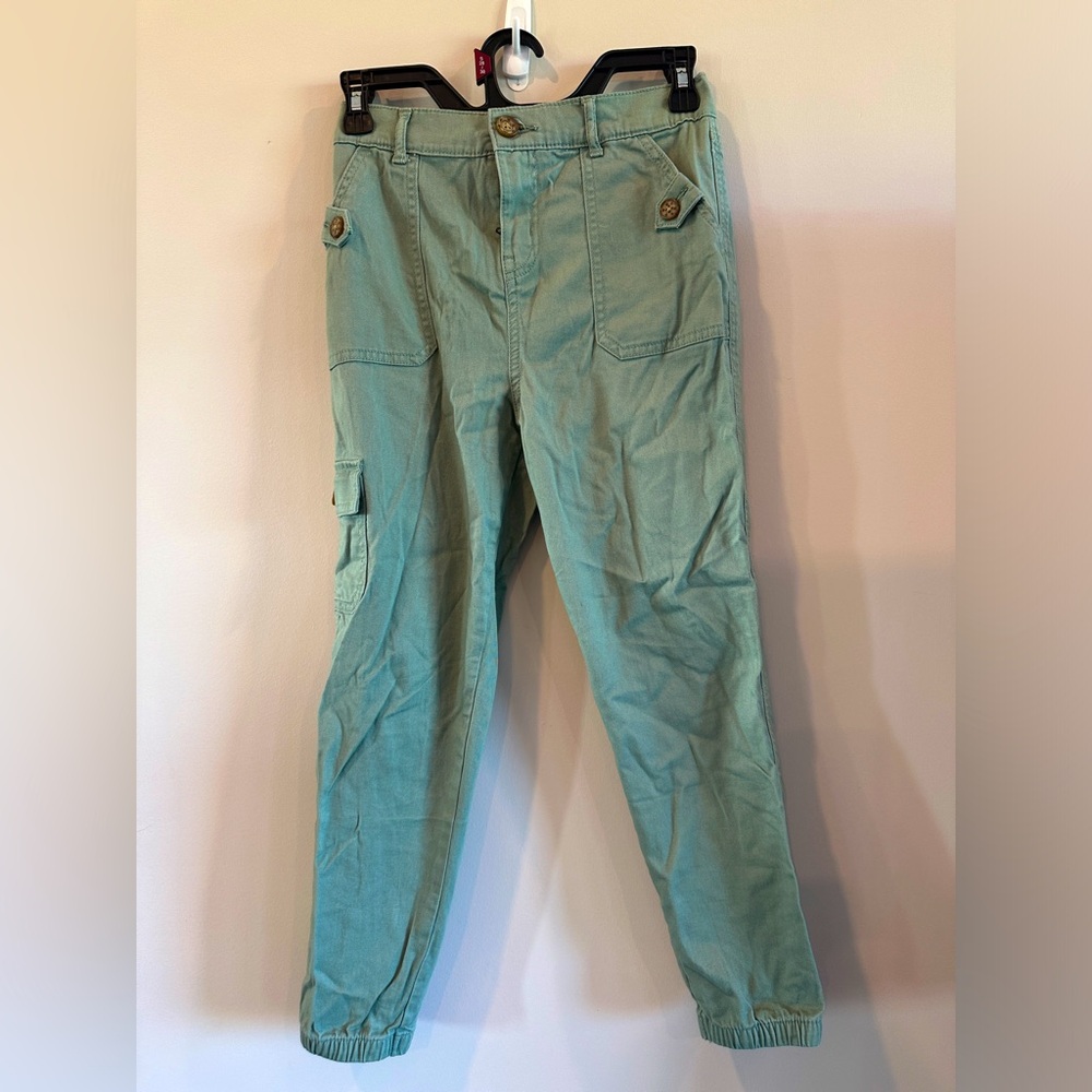 Arizona Jean Company. Girls size 10, regular utility cargo jogger olive green.